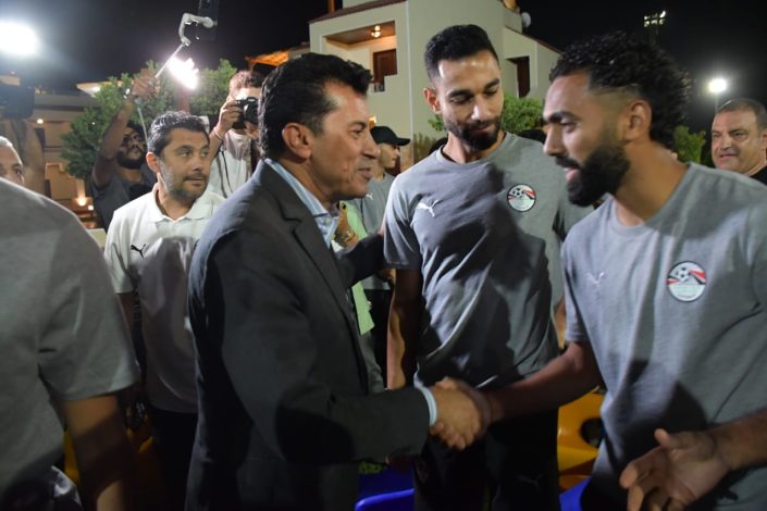 وزير الرياضة ومحافظ الإسماعيلية يدعمان المنتخب المصري استعداداً لكأس العرب 3 almomken.com 4c18f1bf