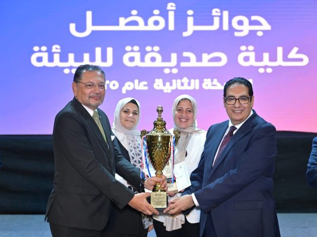 القاهرة تحتفي بيوم الوفاء .. تكريم الراحلين والمتقاعدين والمتميزين في أجواء إنسانية مؤثرة 6 almomken.com 4c7b14bb