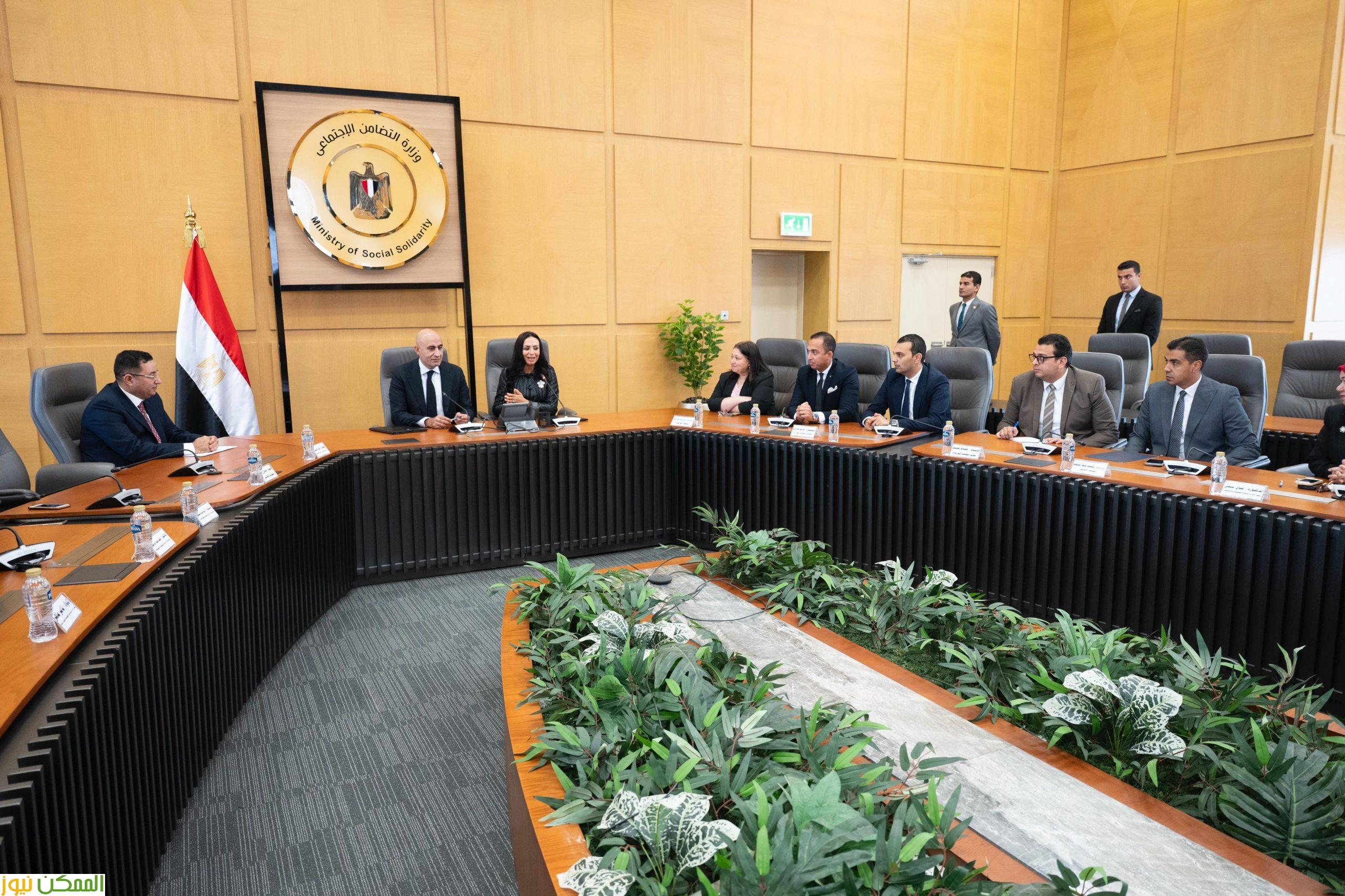 التضامن تهدى التربية والتعليم مبنين