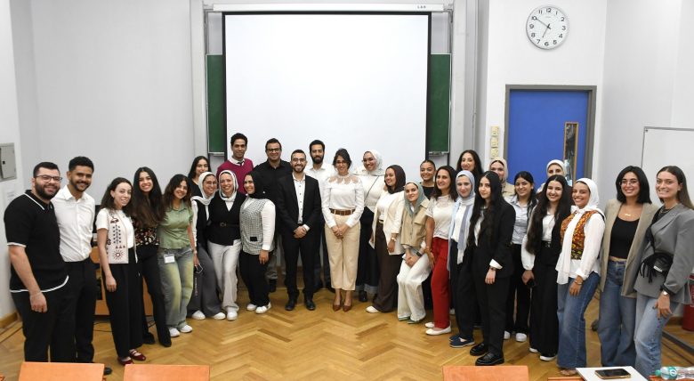 تعاون كليتى الصيدلة وتكنولوجيا الإدارة لاطلاق دبلومة التسويق الدوائى بالألمانية بالقاهرة 1 almomken.com 57a0dbea