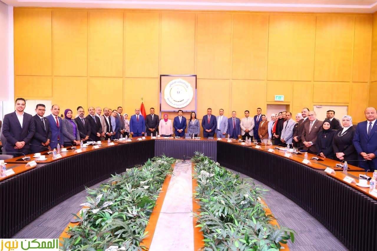 صورة تذكارية لاعضاء البرلمان مع قيادات الوزارتين 