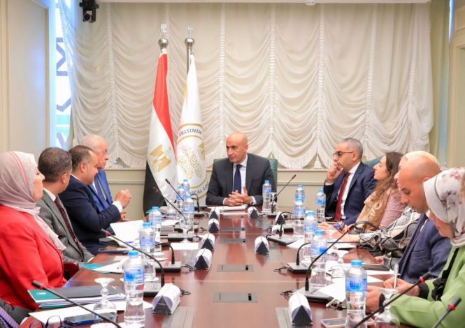 وزير التربية والتعليم يلتقى بوفد من مؤسسة "مصر الخير" لبحث تعزيز التعاون في مجال الكشف عن ضعاف البصر بين طلاب المدارس 1 almomken.com 611ceea6