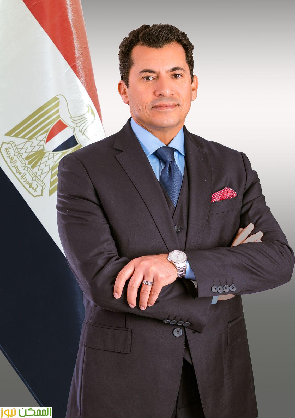 د اشرف صبحى وزير الشباب والرياضة 
