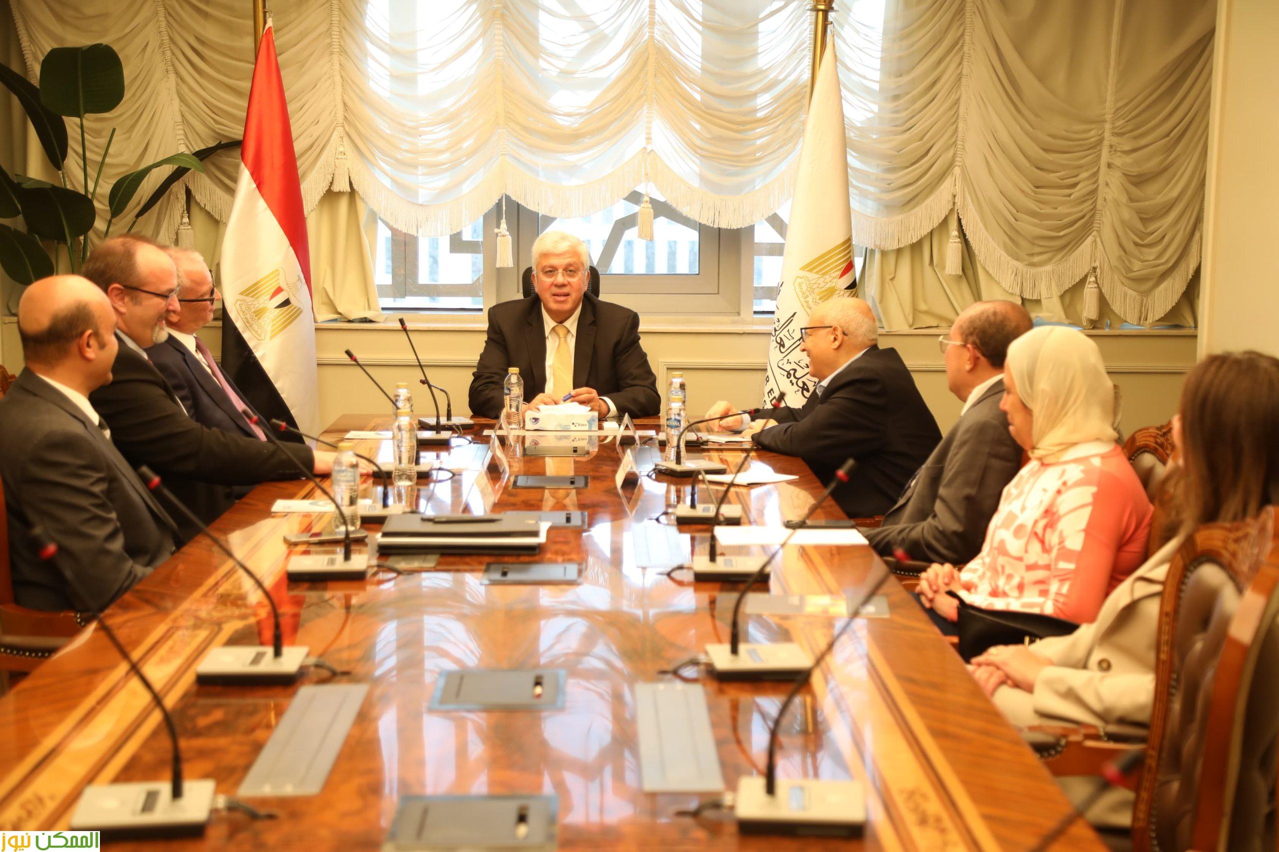 اتفاقية شراكة إستراتيجية بين مؤسسة الجامعات الكندية وجامعة أنجليا روسكين البريطانية