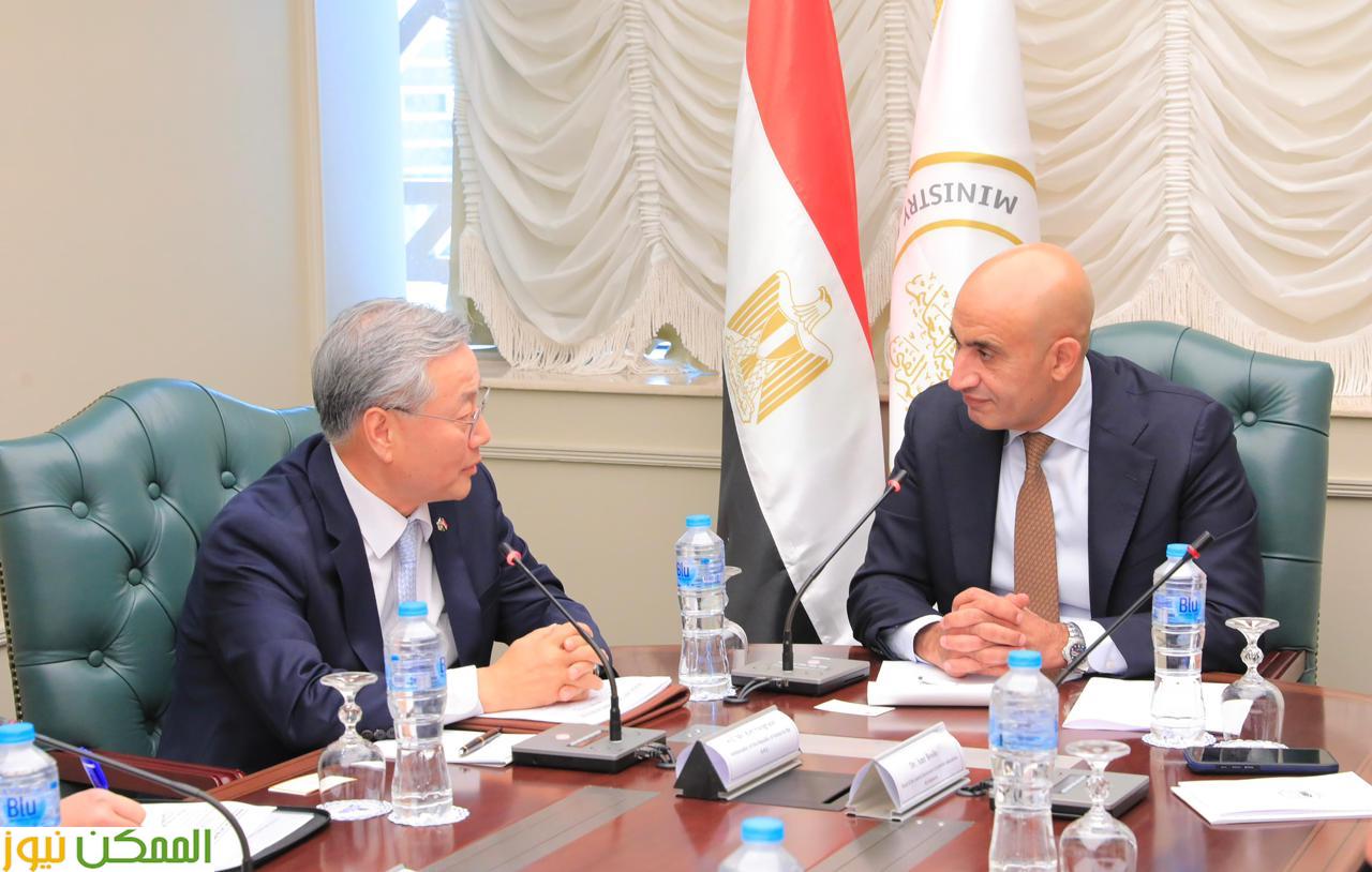 وزير التربية والتعليم يستقبل سفير جمهورية كوريا الجنوبية بالقاهرة لبحث سبل تعزيز آفاق التعاون بين الجانبين في مجالات تطوير المناهج 2 وزير التربية والتعليم يستقبل سفير جمهورية كوري