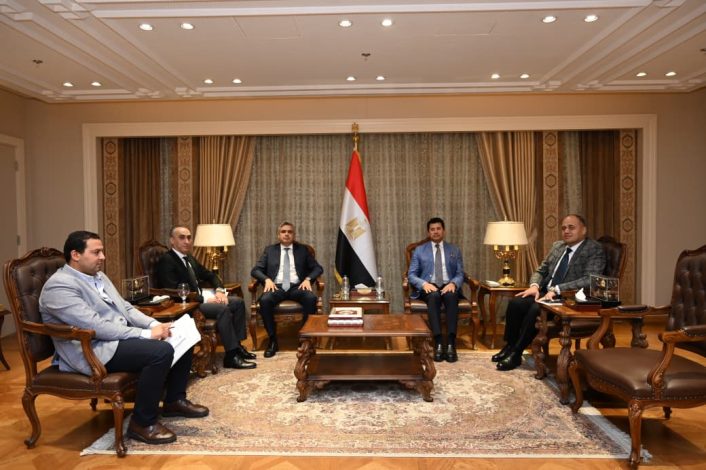 اتحاد الفروسية يبحث خطة التطوير مع وزير الشباب والرياضة 1 almomken.com a399cf5a