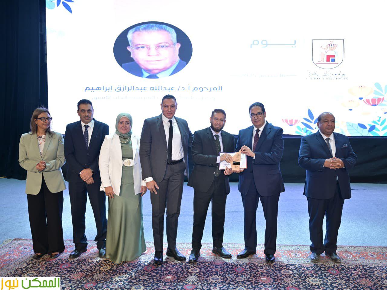 القاهرة تحتفي بيوم الوفاء .. تكريم الراحلين والمتقاعدين والمتميزين في أجواء إنسانية مؤثرة 10 almomken.com bdcc876a