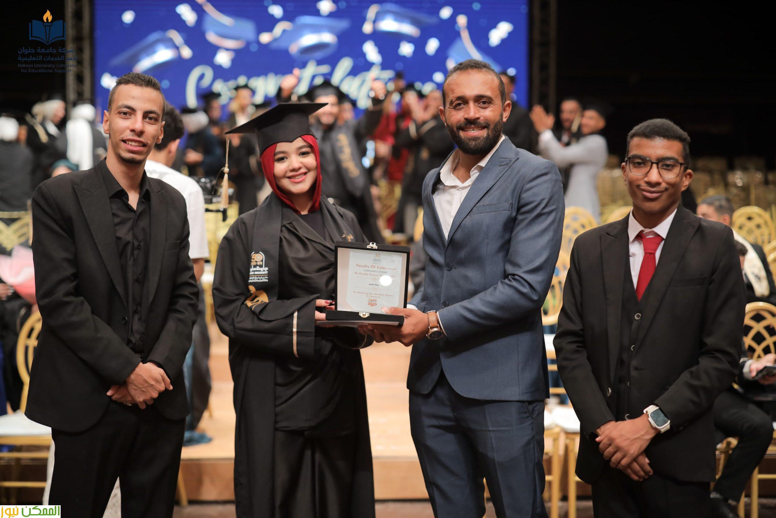 حققنا حلمنا شعار طلاب كلية التجارة وإدارة الأعمال بجامعة حلوان فى حفل التخرج 5 almomken.com c425b3c9 scaled