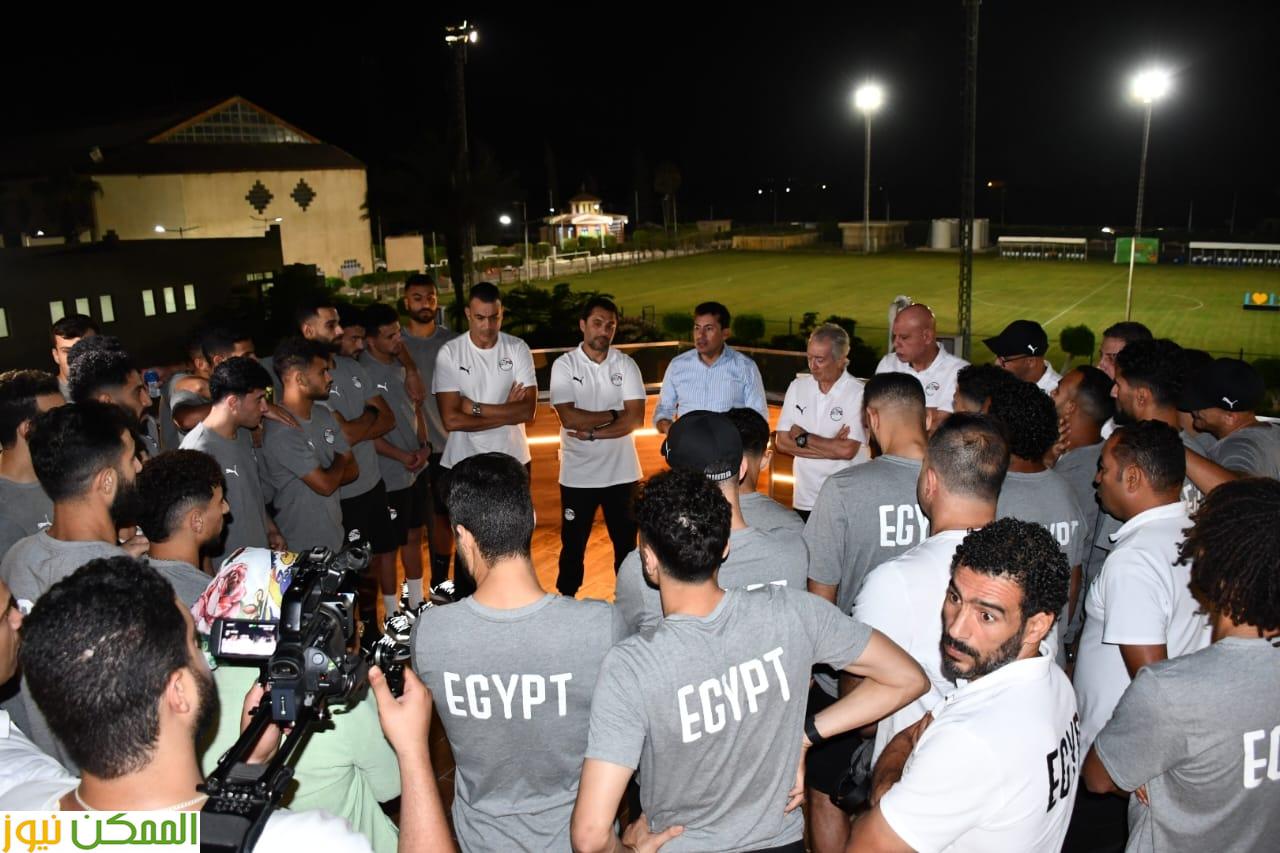 وزير الرياضة ومحافظ الإسماعيلية يدعمان المنتخب المصري استعداداً لكأس العرب