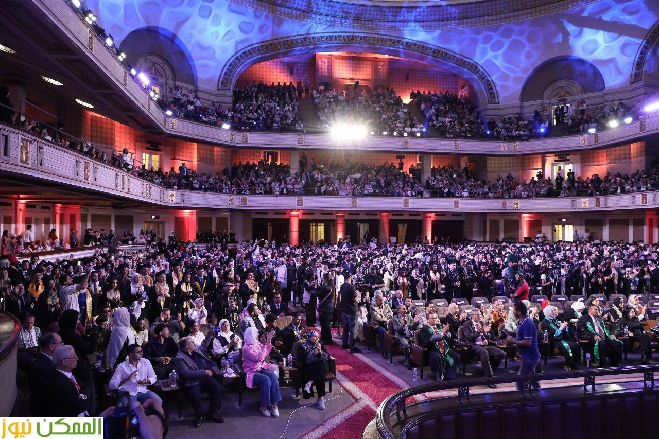 دفعة اليوبيل الذهبى لإعلام القاهرة تحتفل بتخرجها