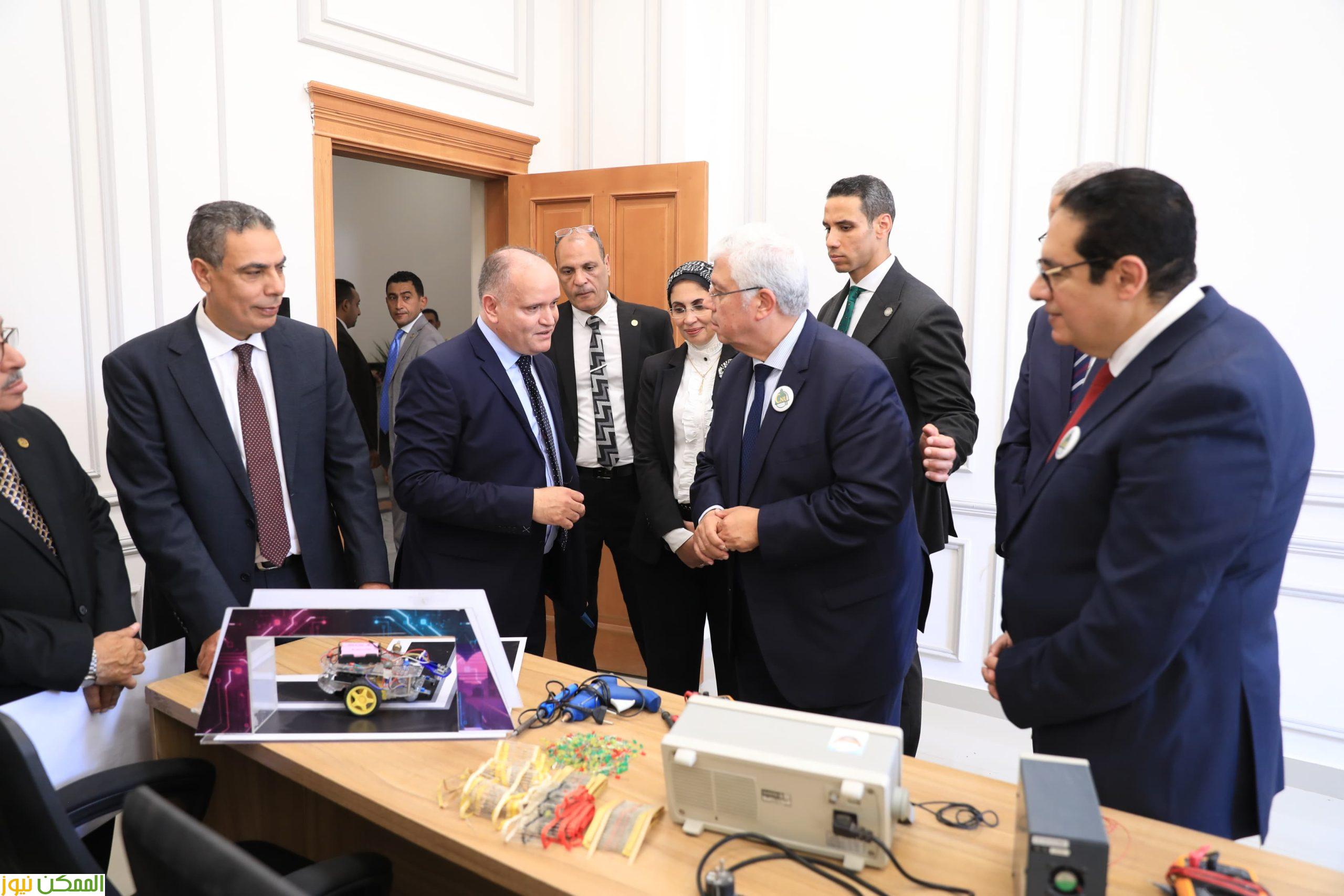 عاشور يبدأ العام الجامعي بتفقد جامعة القاهرة الأهلية ويطمئن على انتظام الدراسة بها