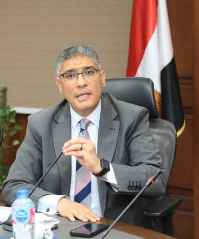 الموقف التنفيذي للمشروعات القومية يناقشها محافظ الجيزة بالتنسيق مع هيئة المساحة وجهاز التعمير 3 almomken.com edf6b321