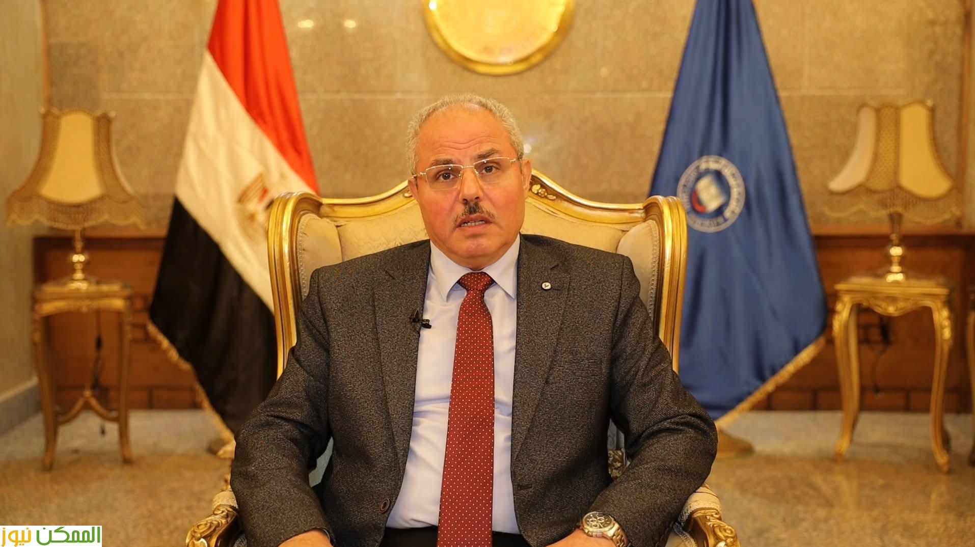 الدكتور ناصر مندور رئيس الجامعة