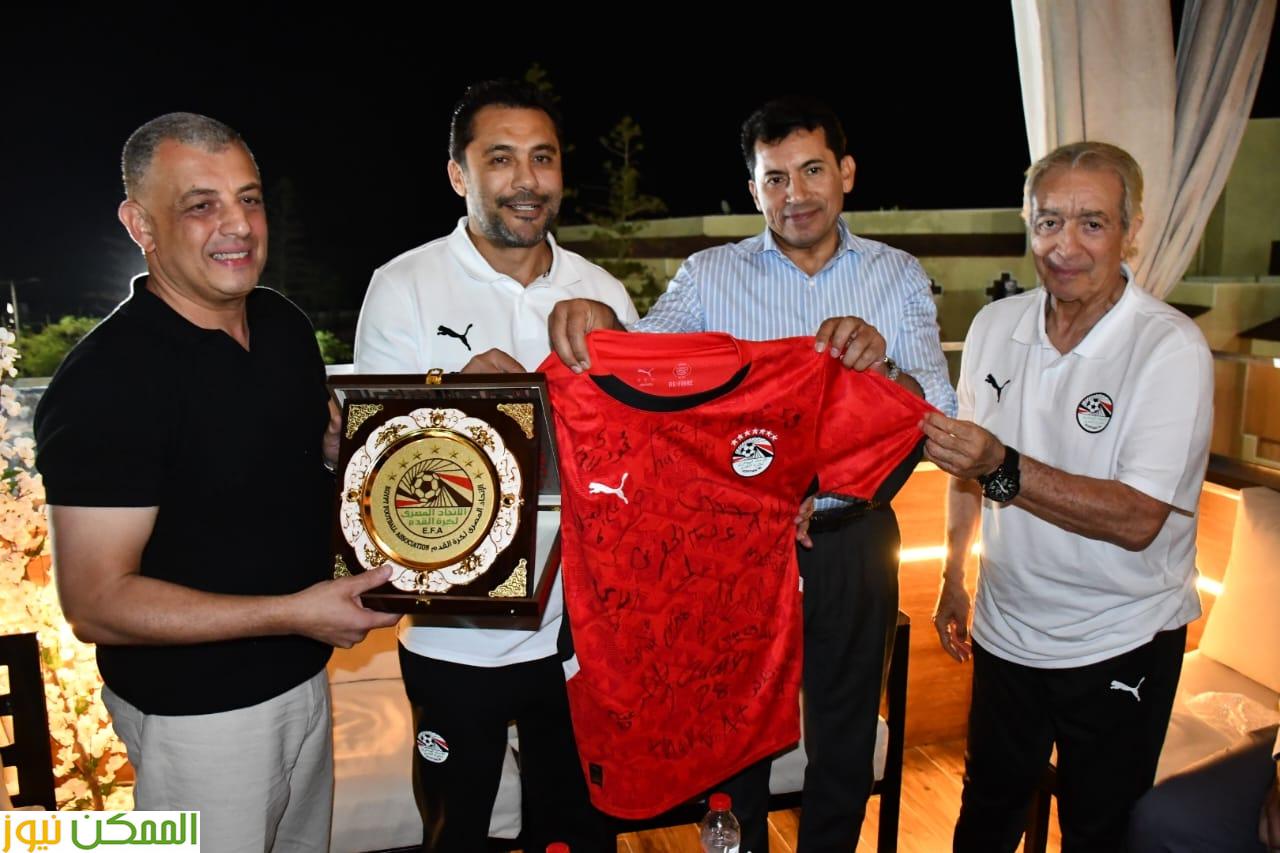 وزير الرياضة ومحافظ الإسماعيلية يدعمان المنتخب المصري استعداداً لكأس العرب