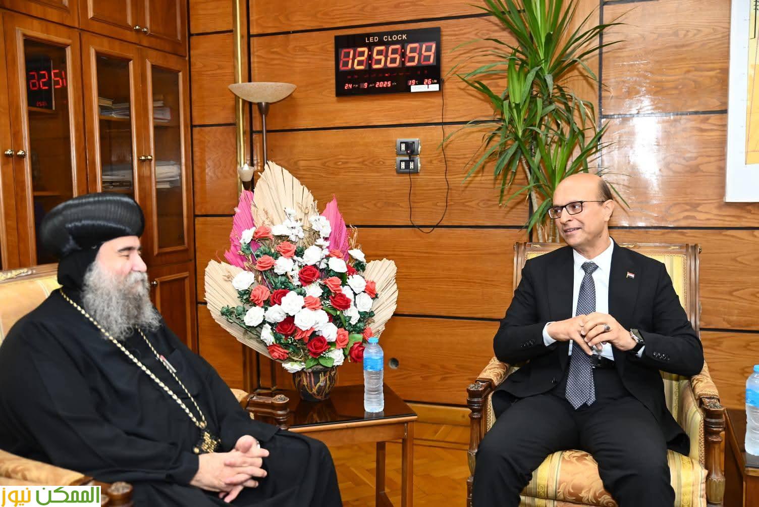 رئيس جامعة أسيوط يستقبل الأنبا يوأنس