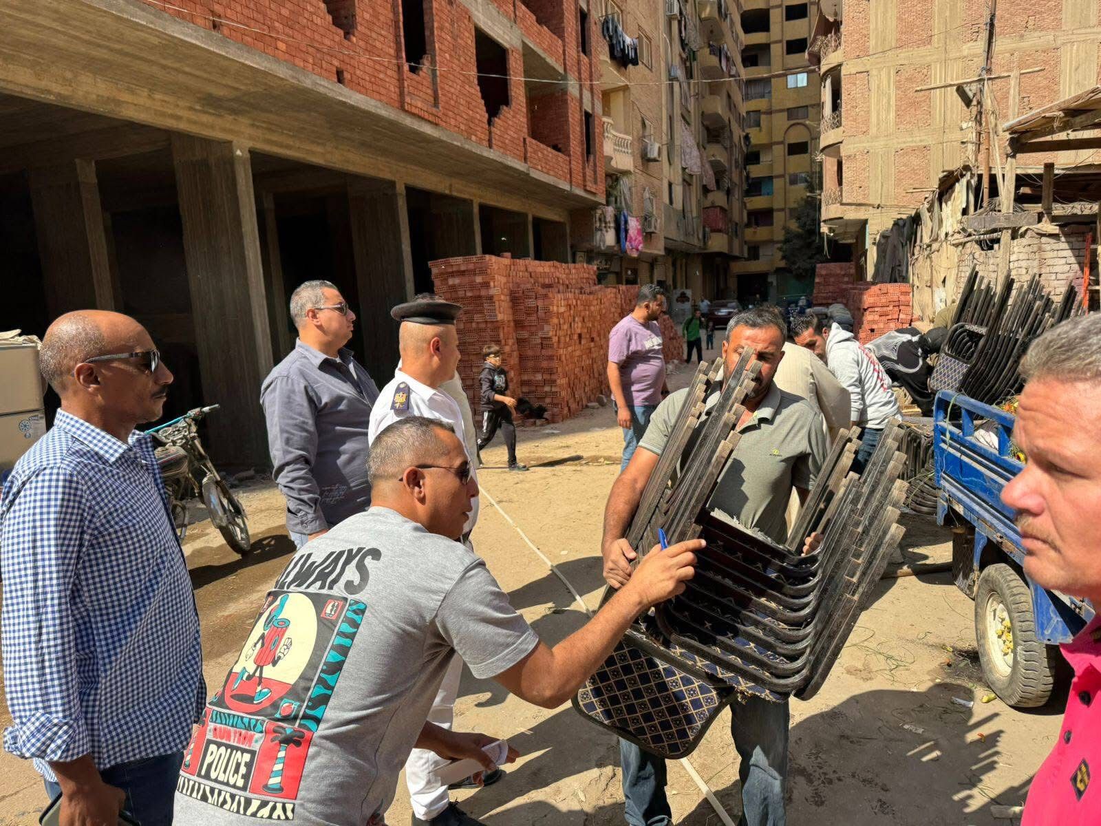 حملات مكبرة بالهرم لرفع الإشغالات وضبط عربات الكارو التي تفرز المخلفات بالطريق العام