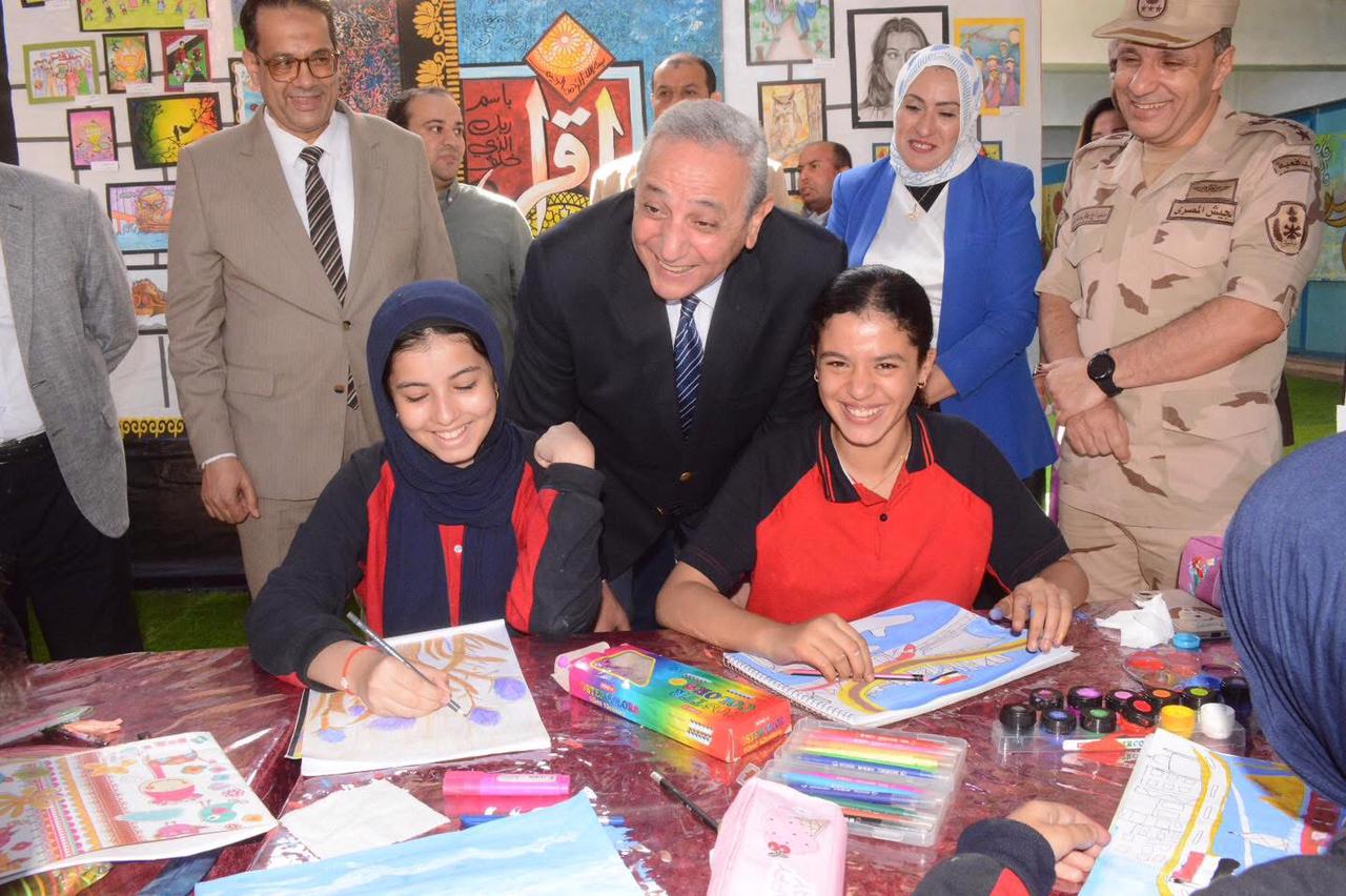 1200 عمل إبداعي ورسالة وفاء لانتصارات أكتوبر فى معرض تعليم الغربية 7 almomken.com 197a0b71