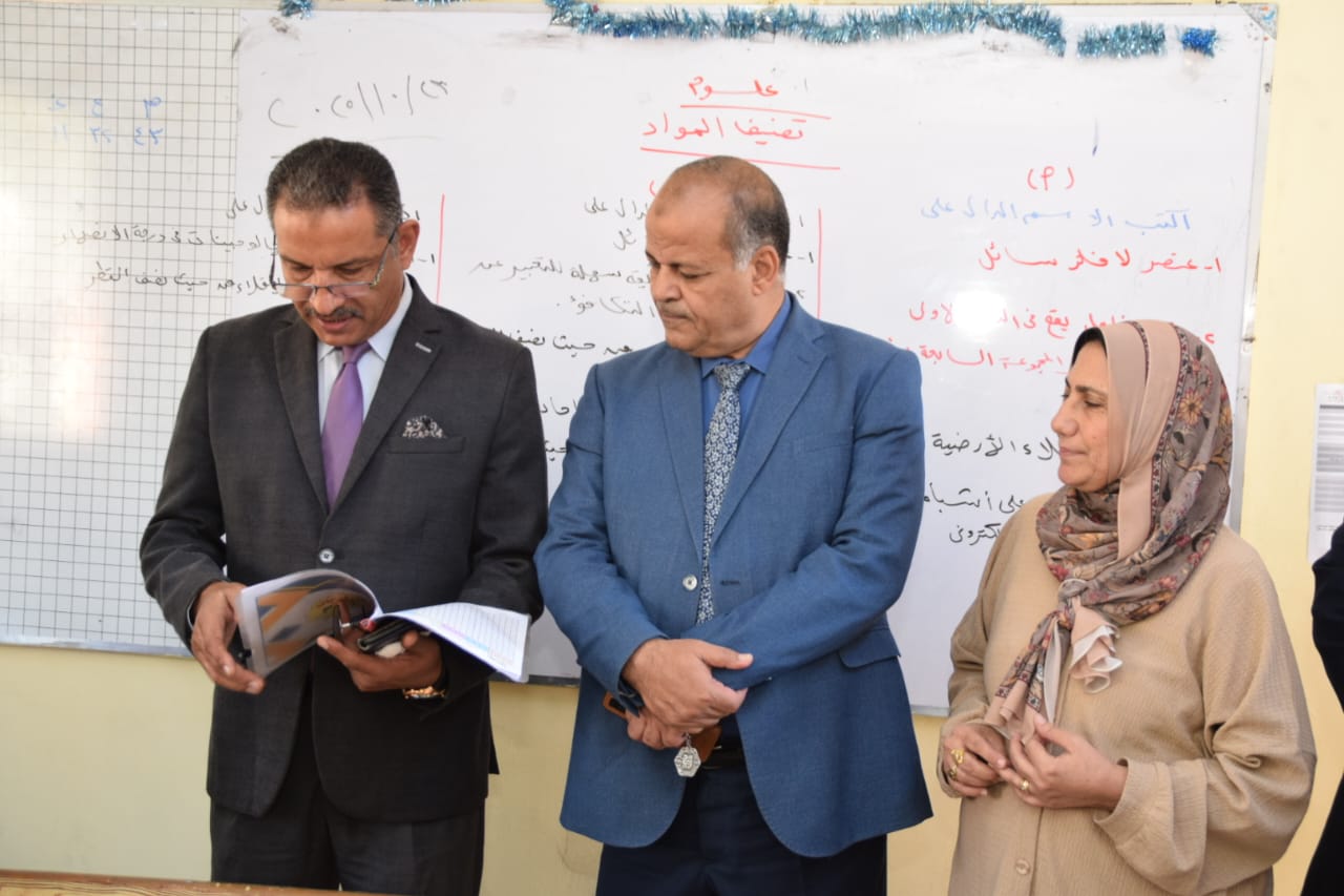 رئيس الإدارة المركزية للرقابة والتفتيش يتفقد مدارس إدارة الزهور التعليمية