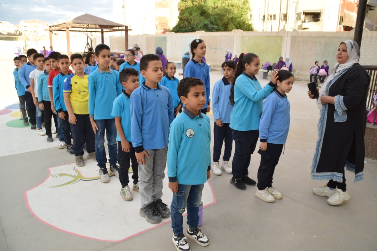 مدير تعليم بورسعيد يتفقد مدرسة الشهيد محمد صبري عبد العال الأساسية 4 مدير تعليم بورسعيد يتفقد مدرسة الشهيد محمد صبري عبد العال الأساسية