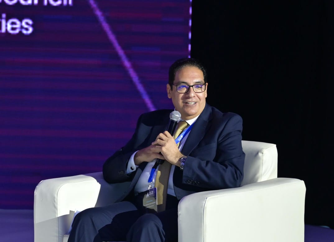 محفوظ شخصية العام فى معرض القاهرة الدولي للكتاب 4 د محمد سامى عبد الصادق رئيس جامعة القاهرة