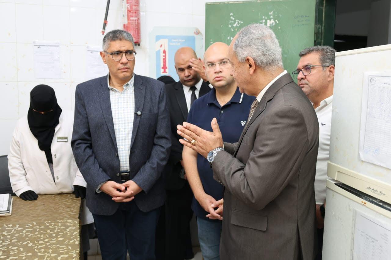 محافظ الجيزة يتفقد مستشفى الواحات البحرية