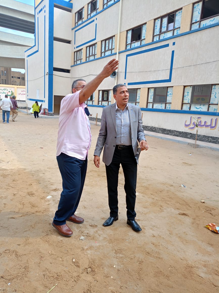 استبعاد مدير مدرسة بالجيزة وإحالة آخر للتحقيق خلال جولة متابعة مسائية