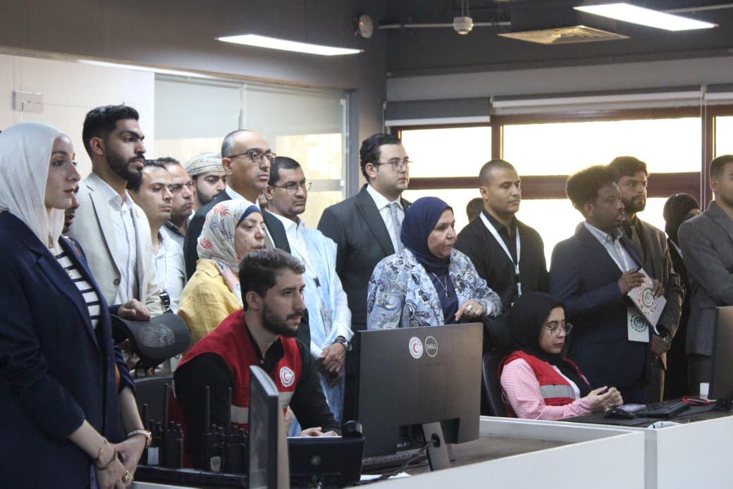 مشاركون عرب يزورون الهلال الأحمر المصري ويتعرفون على أكبر عملية إغاثة إنسانية لدعم غزة