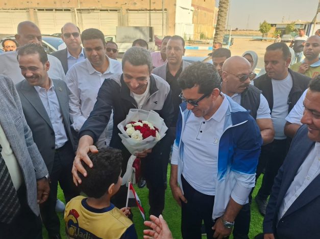 وزير الشباب ومحافظ السويس يفتتحان ملعبًا خماسيًا بمركز شباب التوفيق بالسويس 1 almomken.com 6f1d3c43