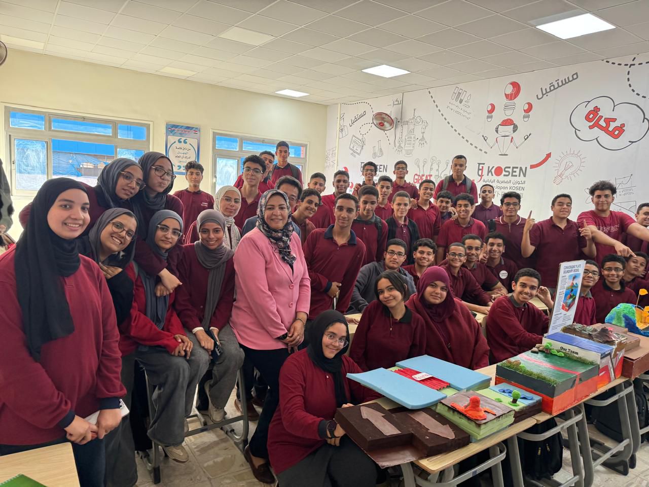 مجسمات جيولوجية تطبيقًا للعلوم الأساسية أبدعهاطلاب معهد الكوزن المصري الياباني 