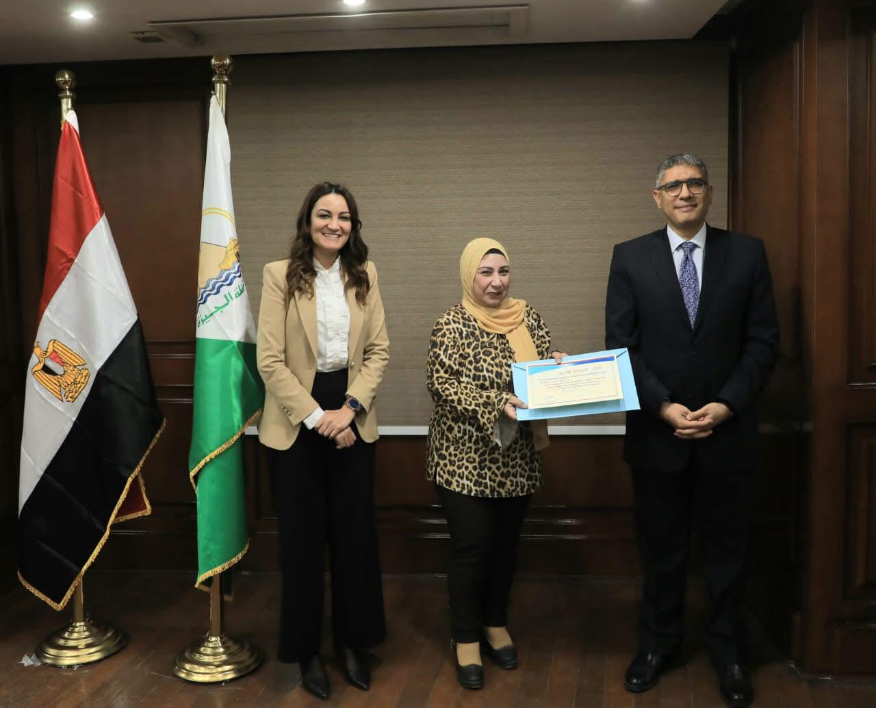 محافظ الجيزة يكرم أوائل الدورات التدريبية للعام 2024 / 2025 7 almomken.com 755bbe24