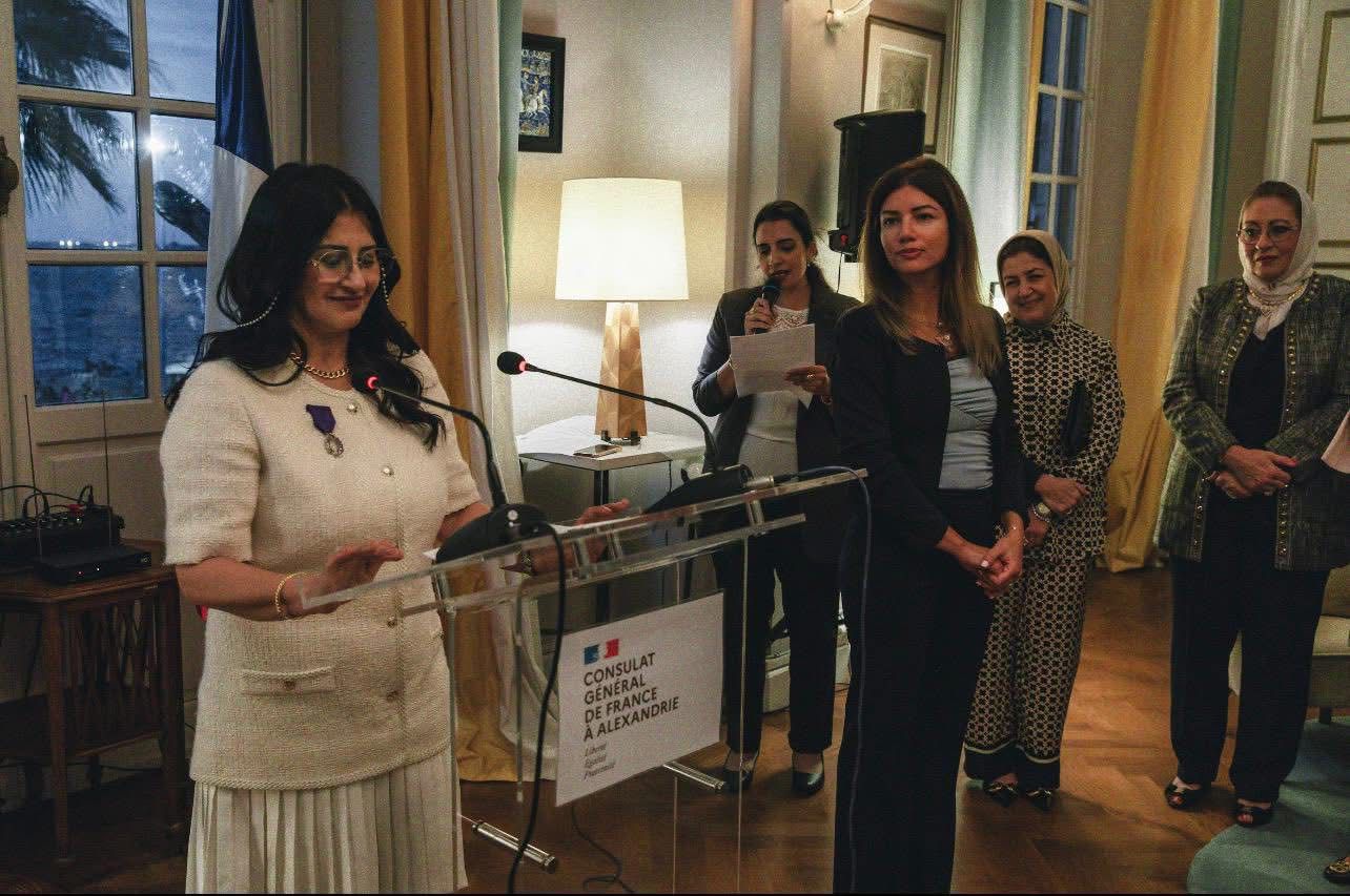 وزير الشباب والرياضة يهنئ الدكتورة حنان جودة لتقليدها وسام السعفة الأكاديمية من الحكومة الفرنسية