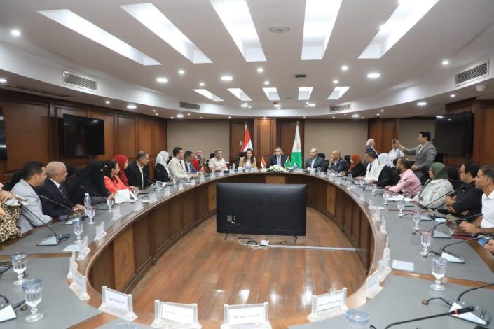 محافظ الجيزة يكرم أوائل الدورات التدريبية للعام 2024 / 2025 5 almomken.com 7bdc69bb