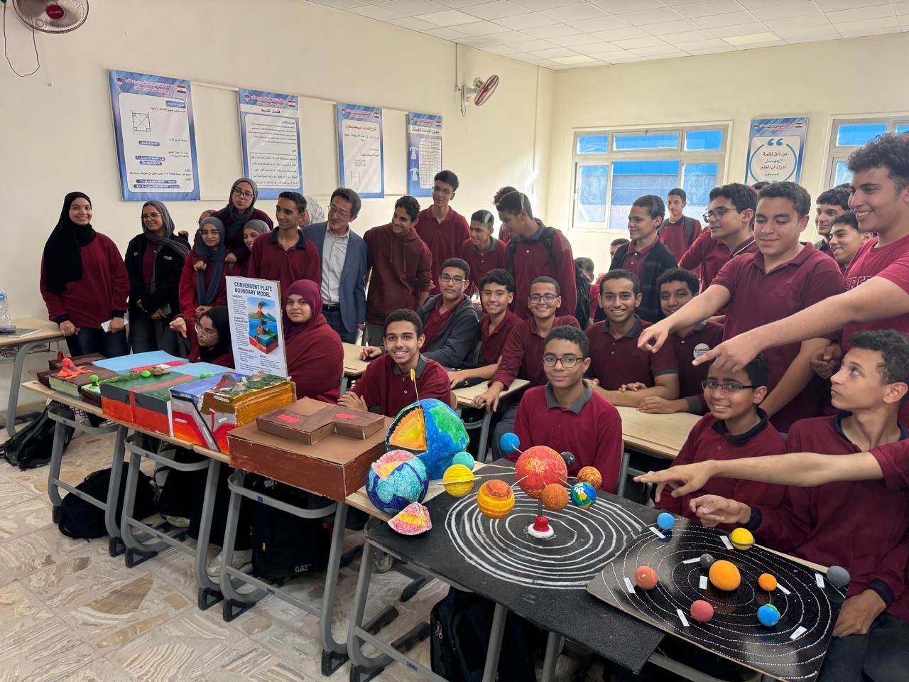 مجسمات جيولوجية تطبيقًا للعلوم الأساسية أبدعهاطلاب معهد الكوزن المصري الياباني 