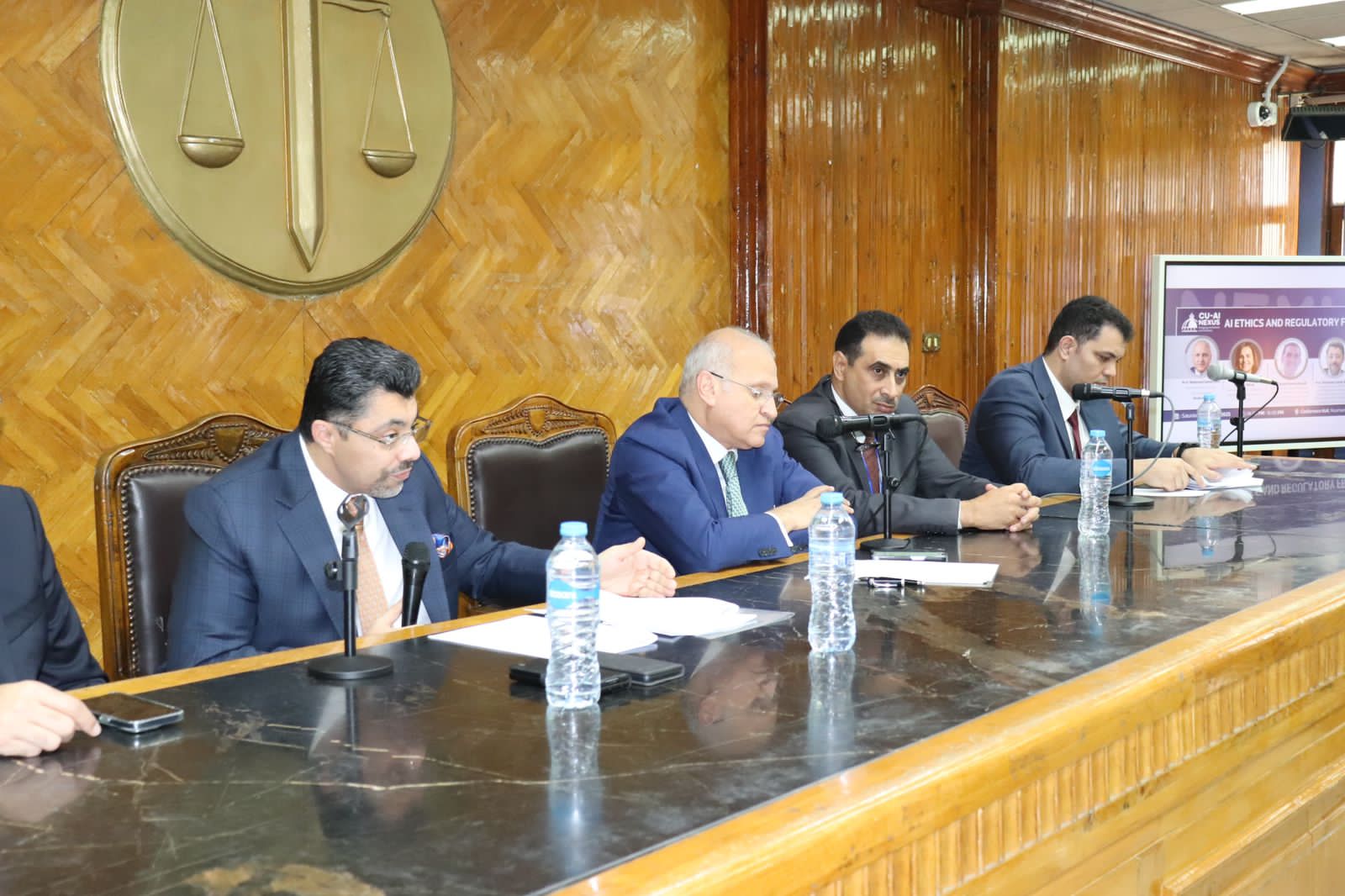 الأطر الأخلاقية والقانونية لتنظيم الذكاء الاصطناعي بجامعة القاهرة 