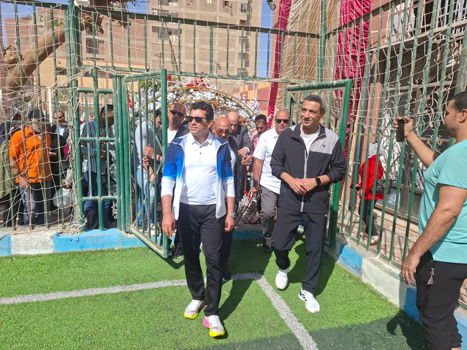 وزير الشباب ومحافظ السويس يفتتحان ملعبًا خماسيًا بمركز شباب التوفيق بالسويس 3 وزير الشباب ومحافظ السويس يفتتحان ملعبًا خماسيًا