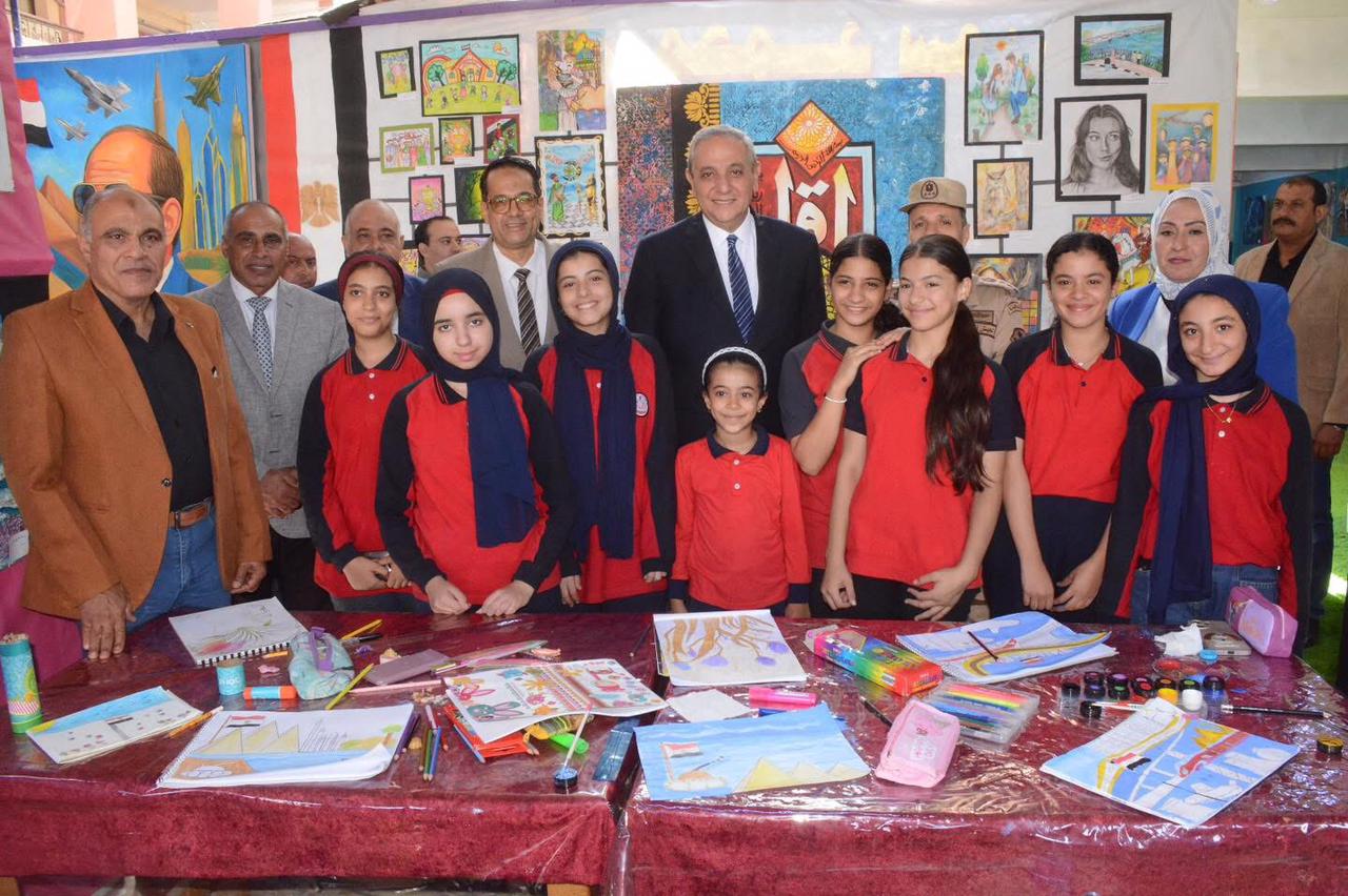 1200 عمل إبداعي ورسالة وفاء لانتصارات أكتوبر فى معرض تعليم الغربية 5 almomken.com 9be01e2e