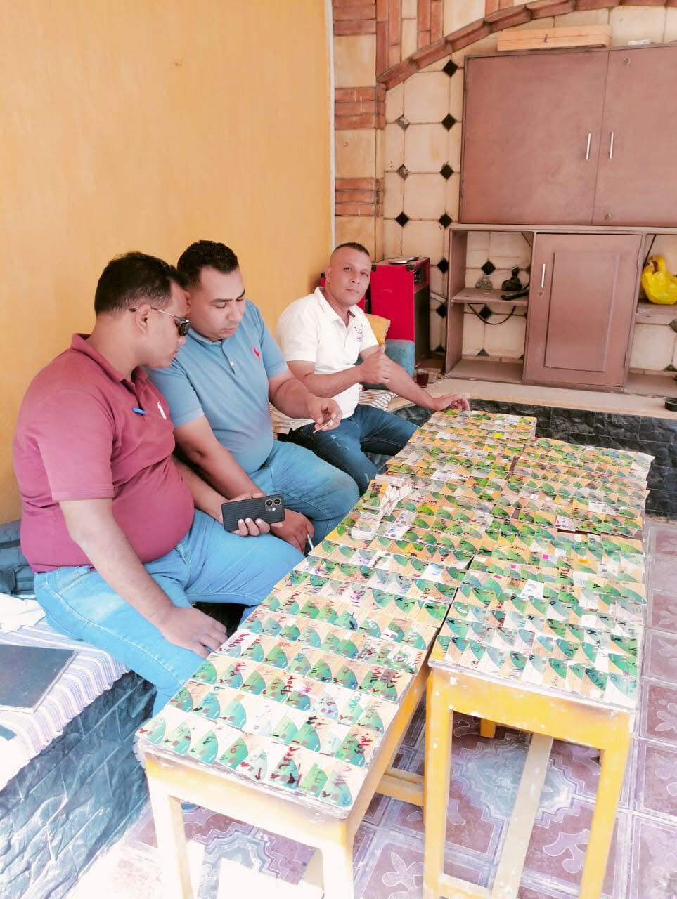 4500 بطاقة تموينية قبل استخدامها في عمليات صرف وهمي