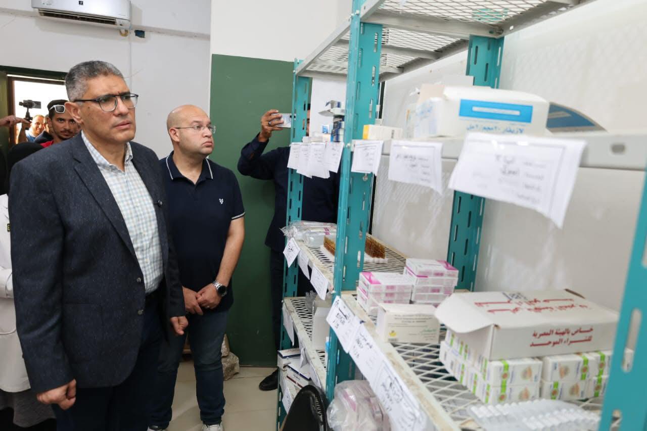 محافظ الجيزة يتفقد مستشفى الواحات البحرية