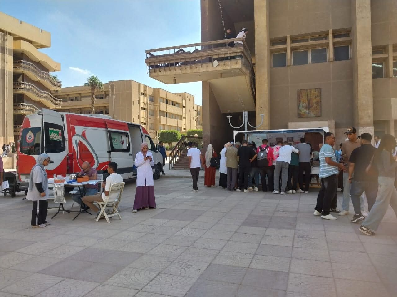 مخاطر الحروق فى حملة توعوية تنظمها جامعة حلوان بالتعاون مع مؤسسة أهل مصر 6 almomken.com bce95554