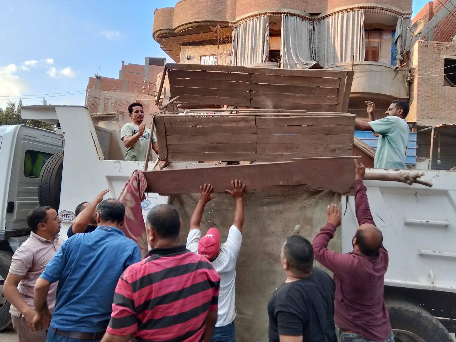 حملة موسعة لرفع الإشغالات بمدينة منوف.