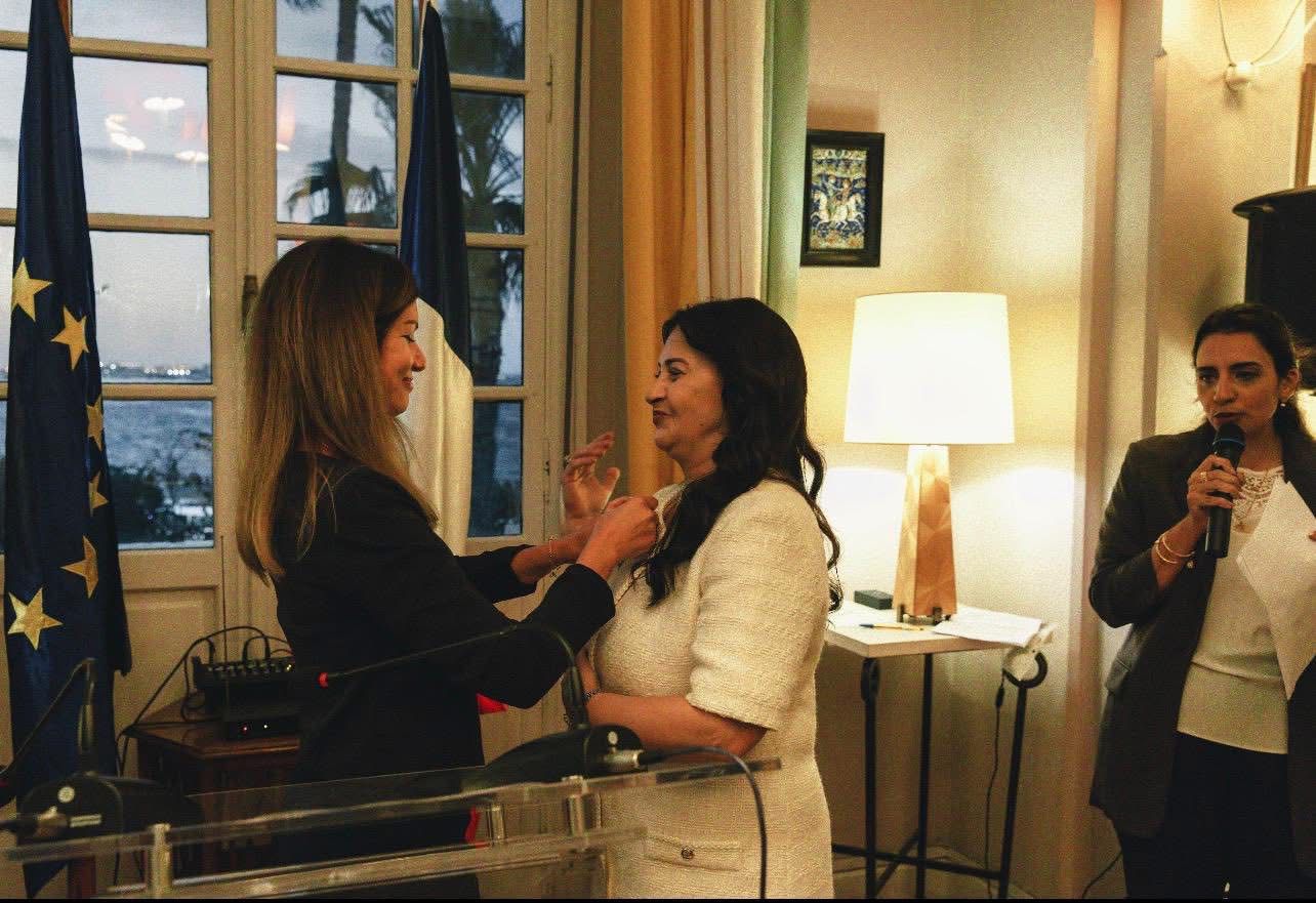 وزير الشباب والرياضة يهنئ الدكتورة حنان جودة لتقليدها وسام السعفة الأكاديمية من الحكومة الفرنسية