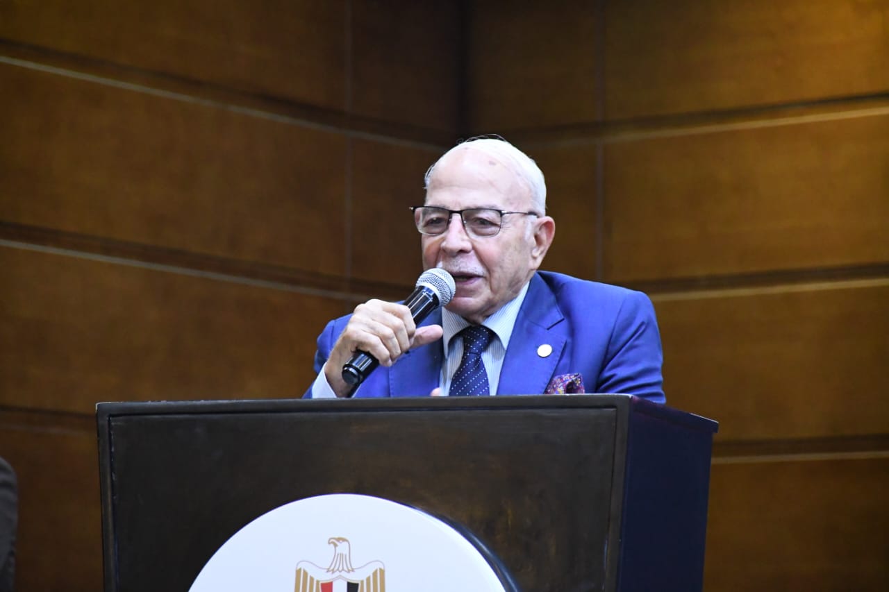 الدكتور كمال درويش الرئيس الشرفي للبطولة،