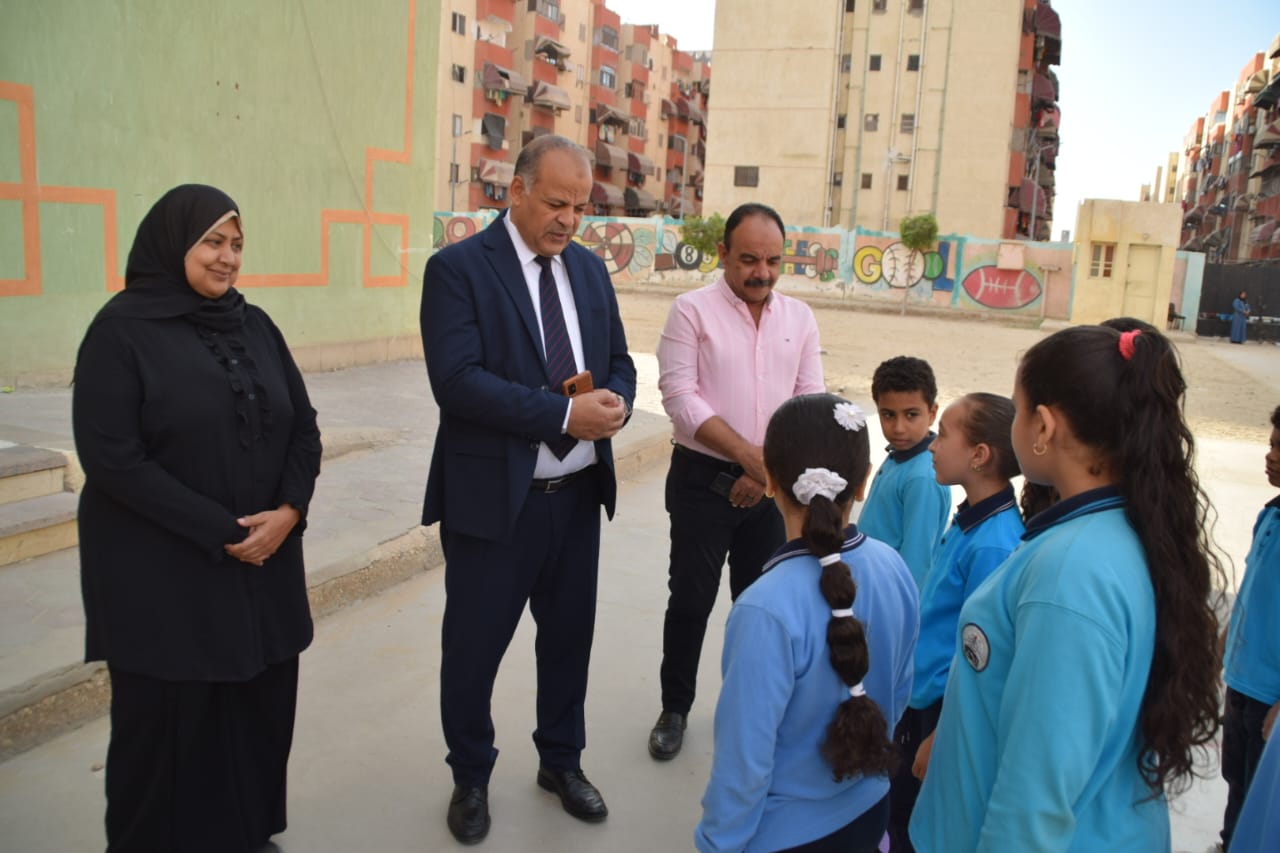 مدير تعليم بورسعيد يتفقد مدرسة الشهيد محمد صبري عبد العال الأساسية 5 almomken.com dca7d4d7