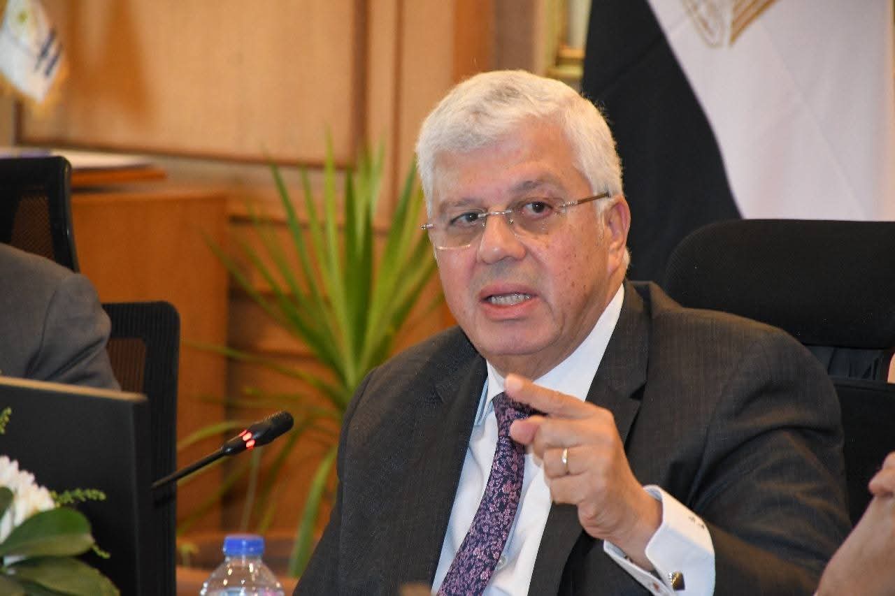 د ايمن عاشور وزير التعليم العالي والبحث العلمي 