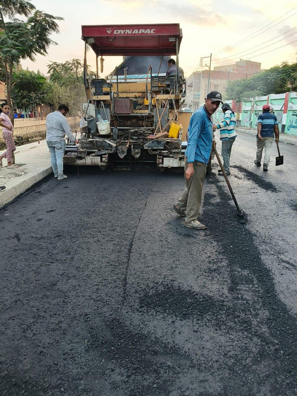 محافظ الغربية يتابع أعمال رصف شارع الثانوية المشتركة بالسنطة بطول 500 متر ضمن “أسبوع الخير”