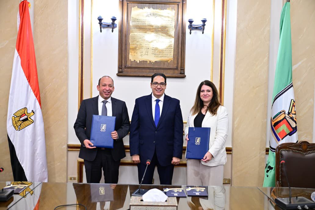 توقيع بروتوكول تعاون مشترك بين مستشفى المنيل الجامعي التخصصي ومستشفى طب الأسنان التعليمى 4 توقيع بروتوكول تعاون مشترك بين مستشفى المنيل الجامعي التخصصي ومستشفى طب الأسنان التعليمى