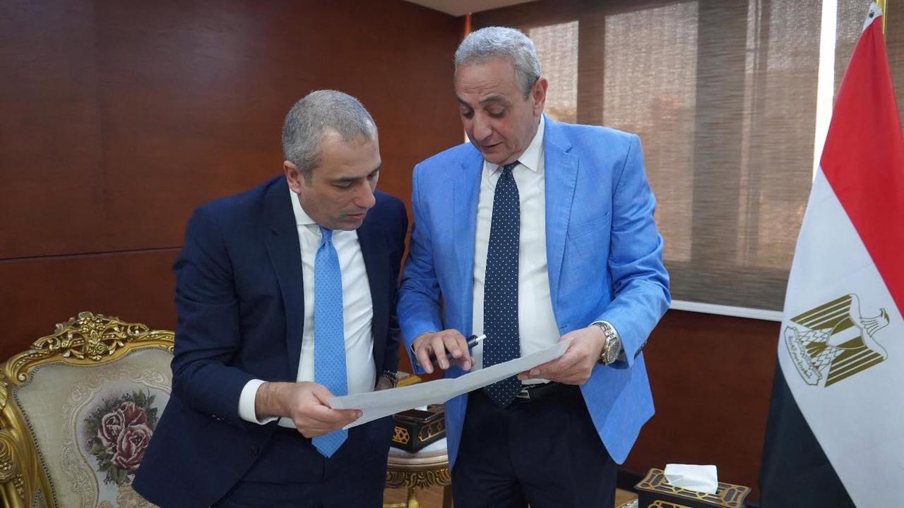 الجندى يلتقي الرئيس التنفيذي للبنك الزراعي لدعم التوسع في مشروعات التنمية الزراعية بالمحافظة 2 الجندى يلتقي الرئيس التنفيذي للبنك الزراعي