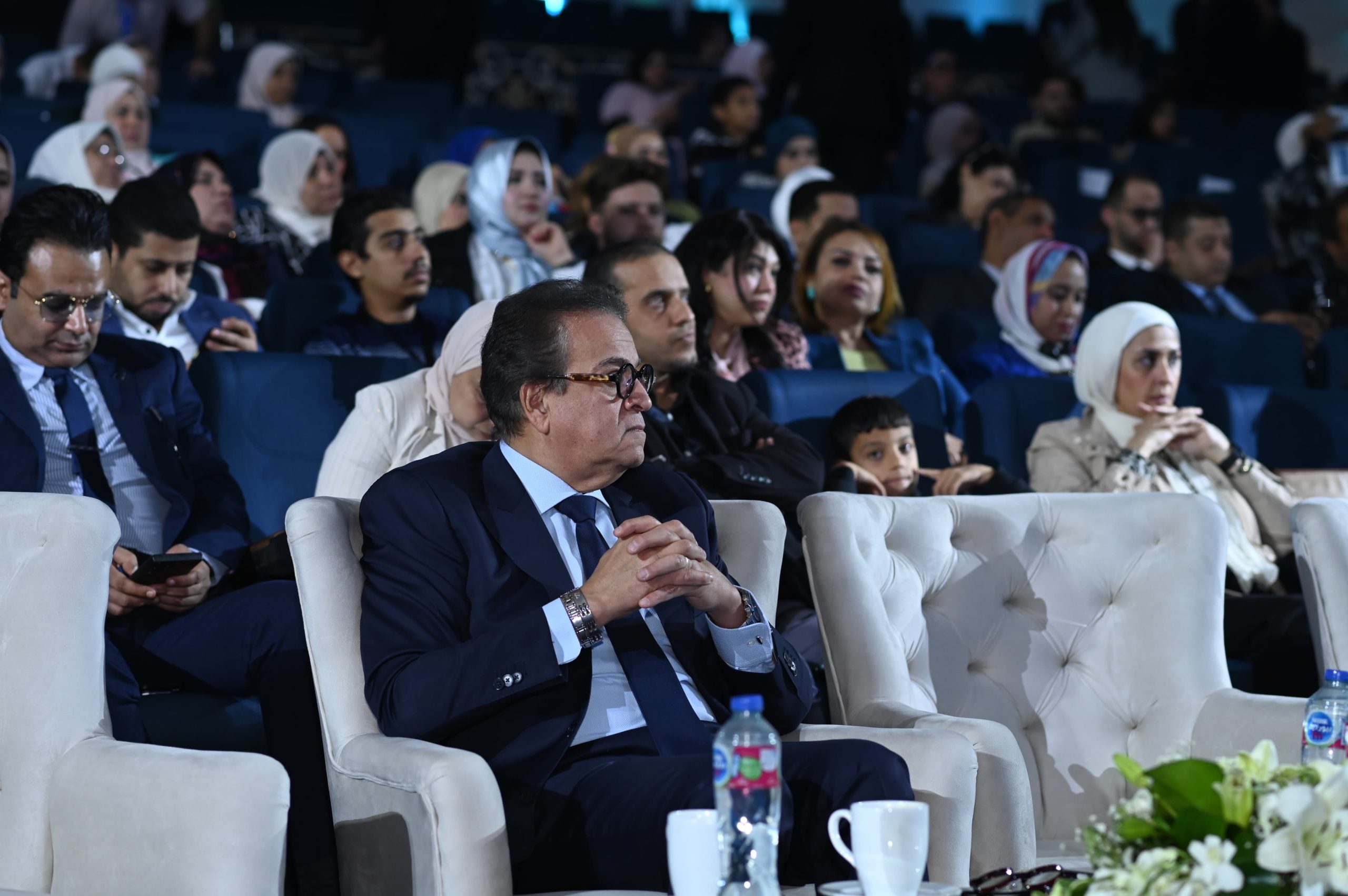 نائب رئيس مجلس الوزراء يحضر الجلسة 