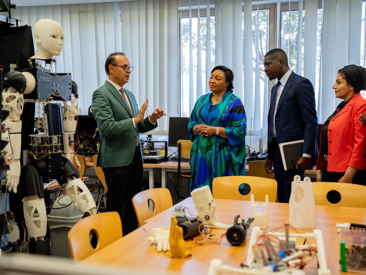 السيدة الأولى لجمهورية الكونغو الديمقراطية تزور الجامعة الألمانية