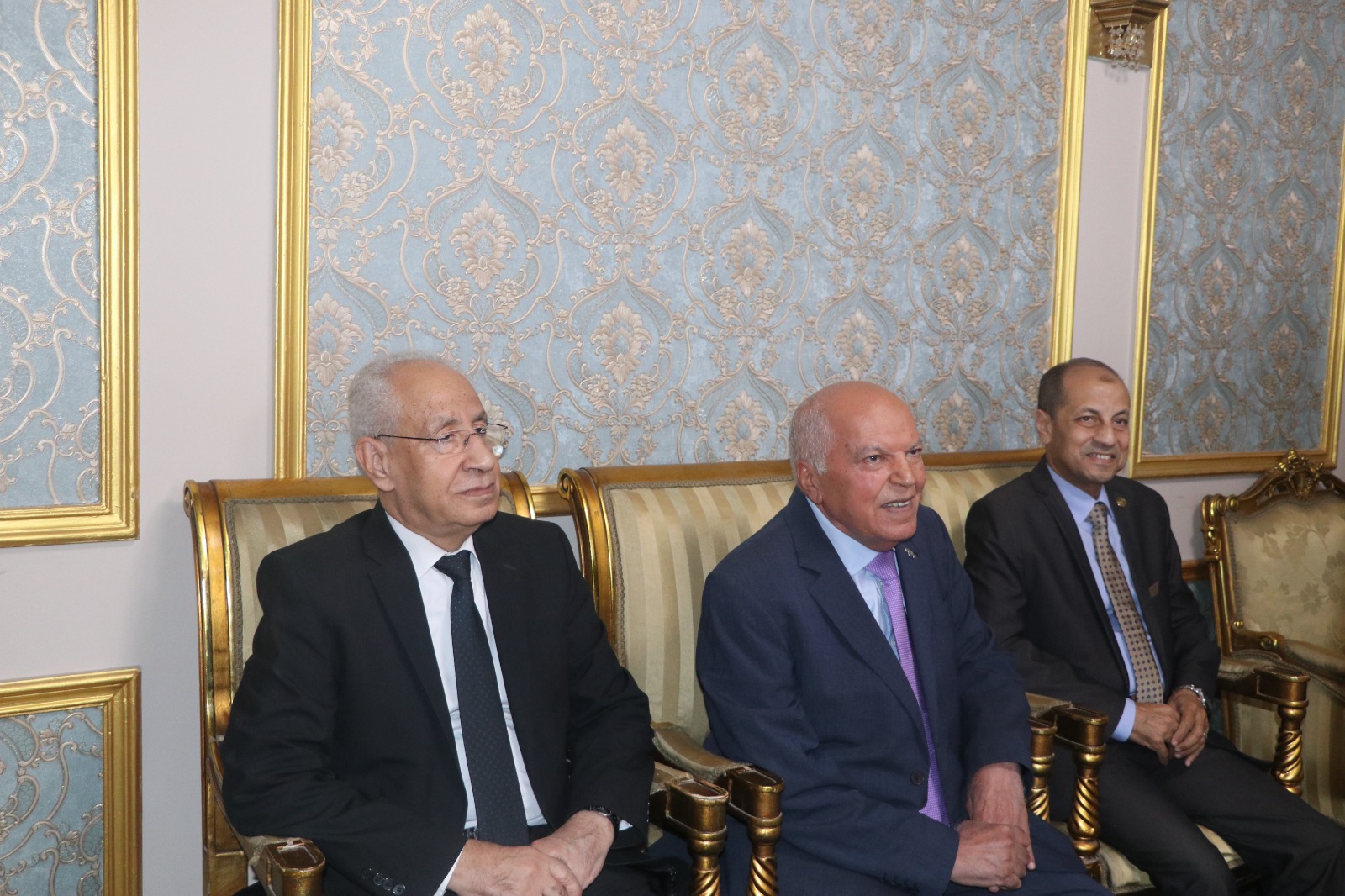 الزناتي يفتتح فعاليات الدورة التدريبية 158 المتخصصة في"تنمية مهارات التحليل الاستراتيجي" لمعلمى الإسكندرية 5 almomken.com 23d2a1c7